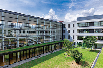 星陵中学校の校舎