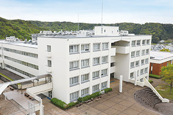 研究実験棟の写真