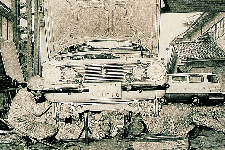 静岡産業技術専門学校自動車整備科実習風景　1972年（昭和47年）