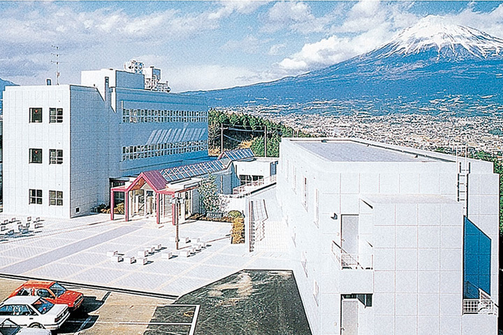 星陵高等学校生徒館「厳友学舎」　1987年（昭和62年）竣工