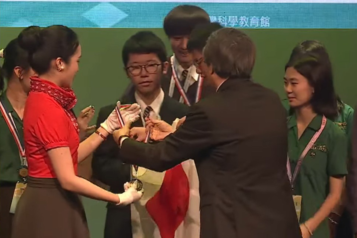 表彰式のひとコマ