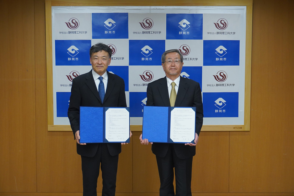 静岡市と本法人の包括連携協定の締結式の様子