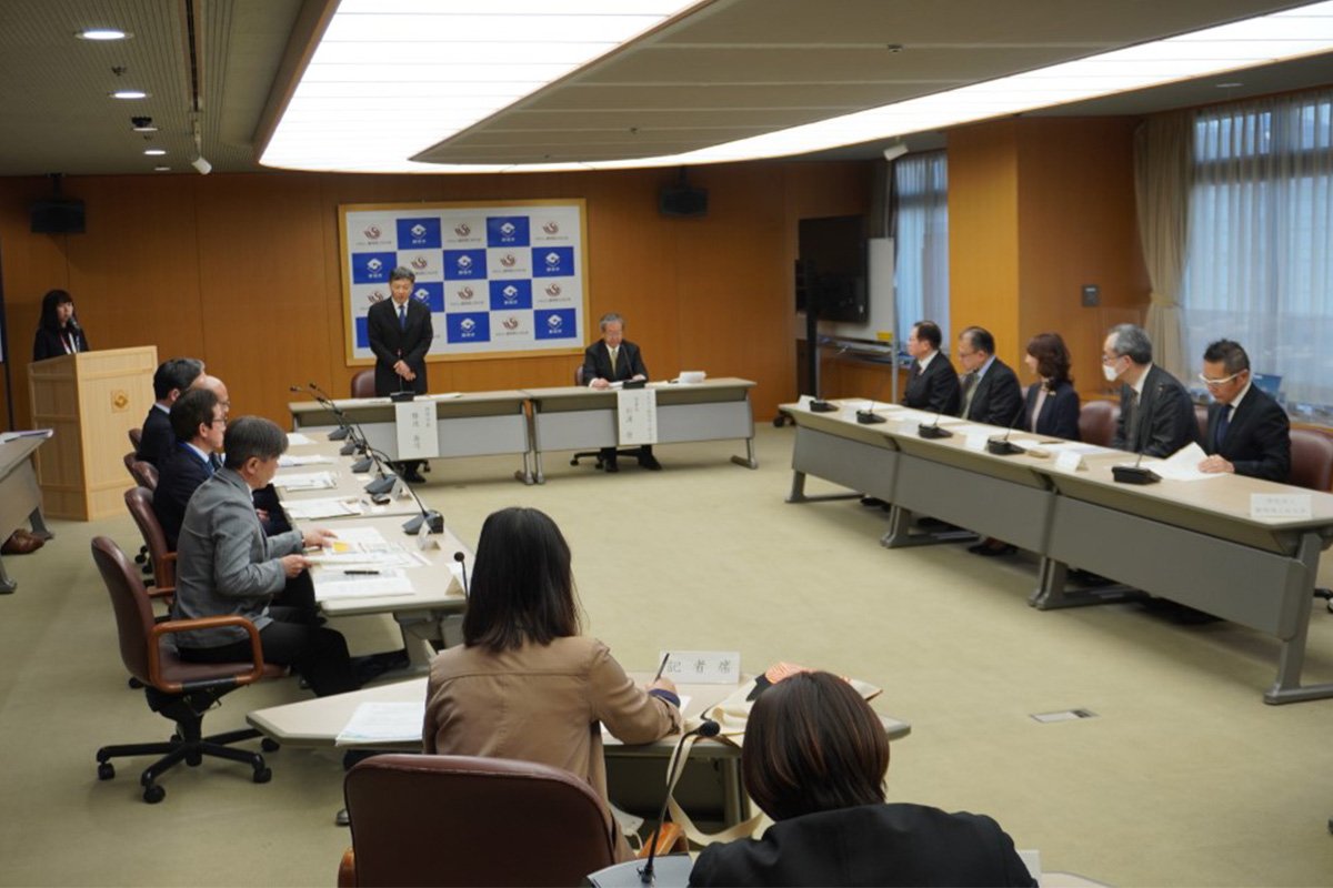 難波静岡市長が挨拶する様子