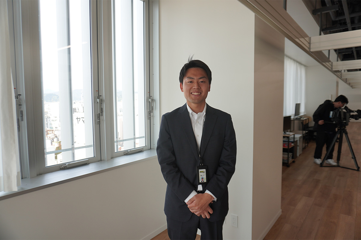 取材を担当した静岡北高校卒業生の佐野 巧さん