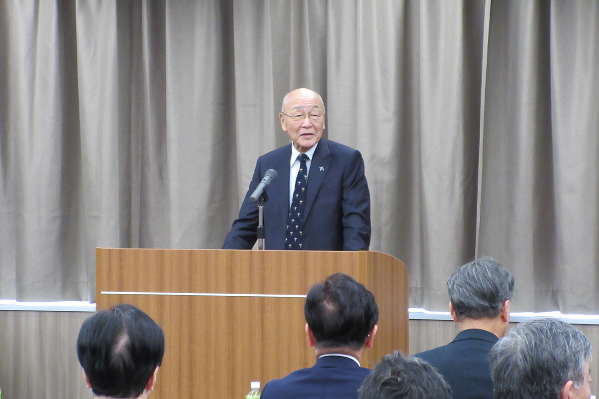 鈴木與平会長による挨拶の様子