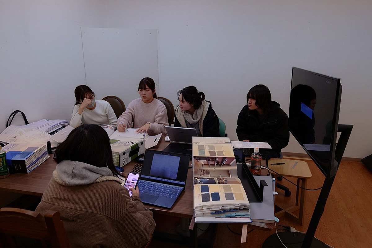 デザインの打ち合わせの様子