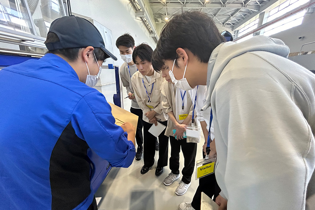 工場見学の様子