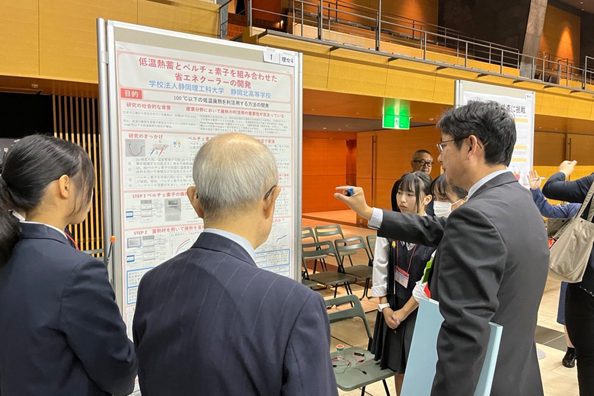 静岡県児童生徒研究発表会参加者の様子4