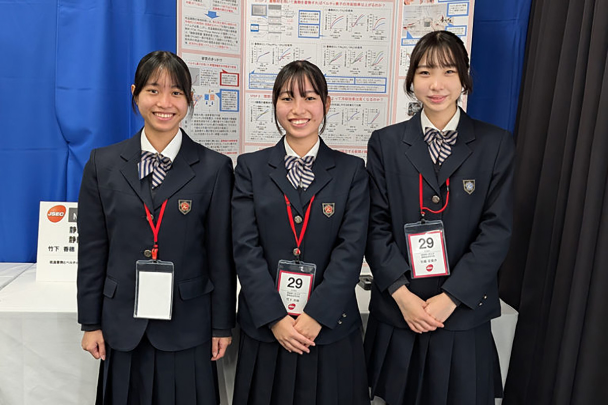 受賞した学生たち